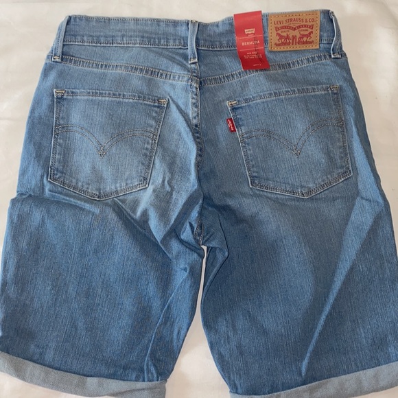 Levi Bermuda Mid Rise Slim through hip and thigh. New with tags. - Picture 5 of 8